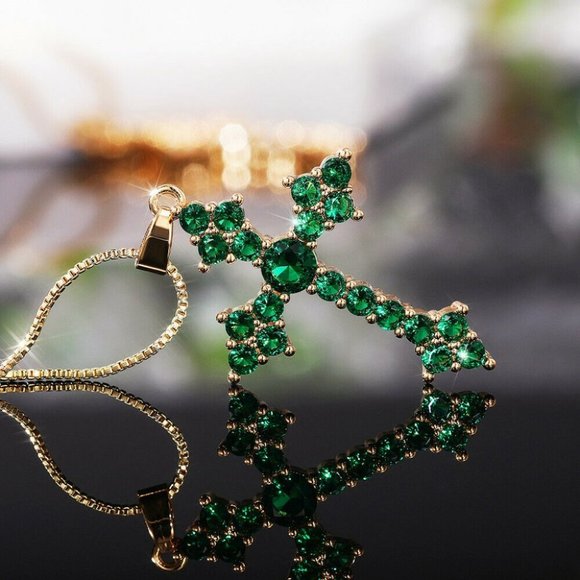 New Gorgeous 18K Gold Plated Silver  Emerald Cross Necklace - Picture 4 of 5